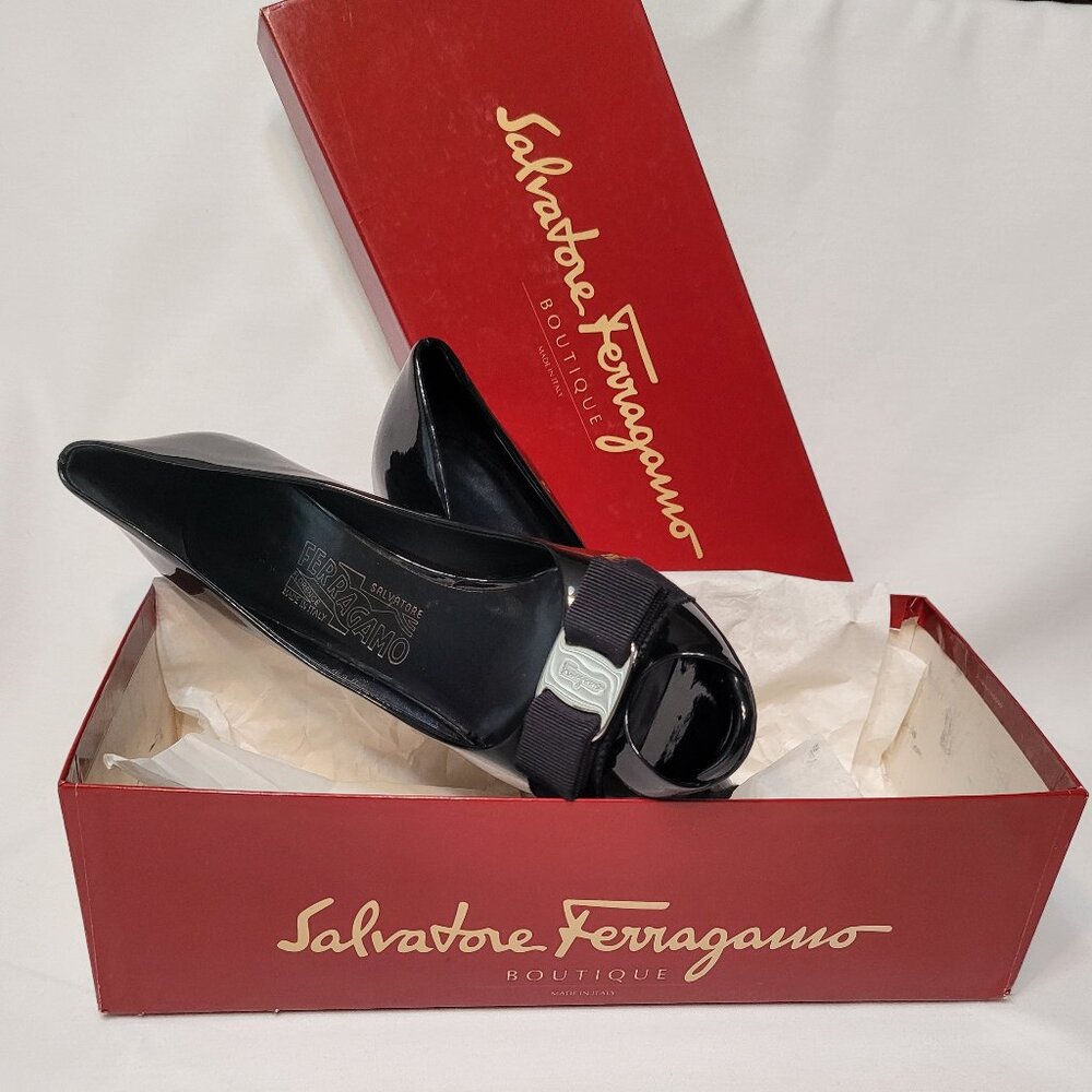 Salvatore Ferragamo Womens Black Patent Leather Vara Bow Italy 8.5 AA Vintage